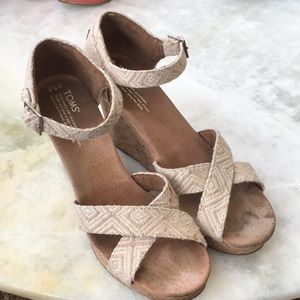 Tom’s Beige Wedge Sandals